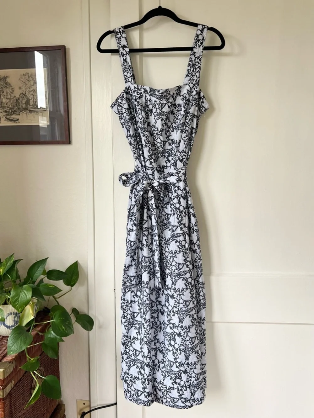 Club Monaco City to Beach Tie-Waist Midi Dress - Picture 4 of 11
